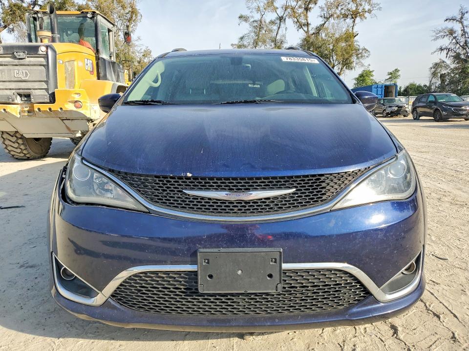 Photo 5 from auction – 2017 CHRYSLER PACIFICA with VIN 2C4RC1EG0HR564839