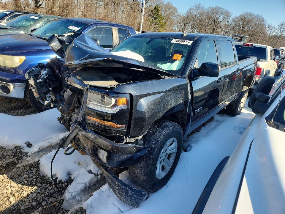 CHEVROLET SILVERADO 2018 with VIN 3GCUKRECXJG576744 - Photo from auction