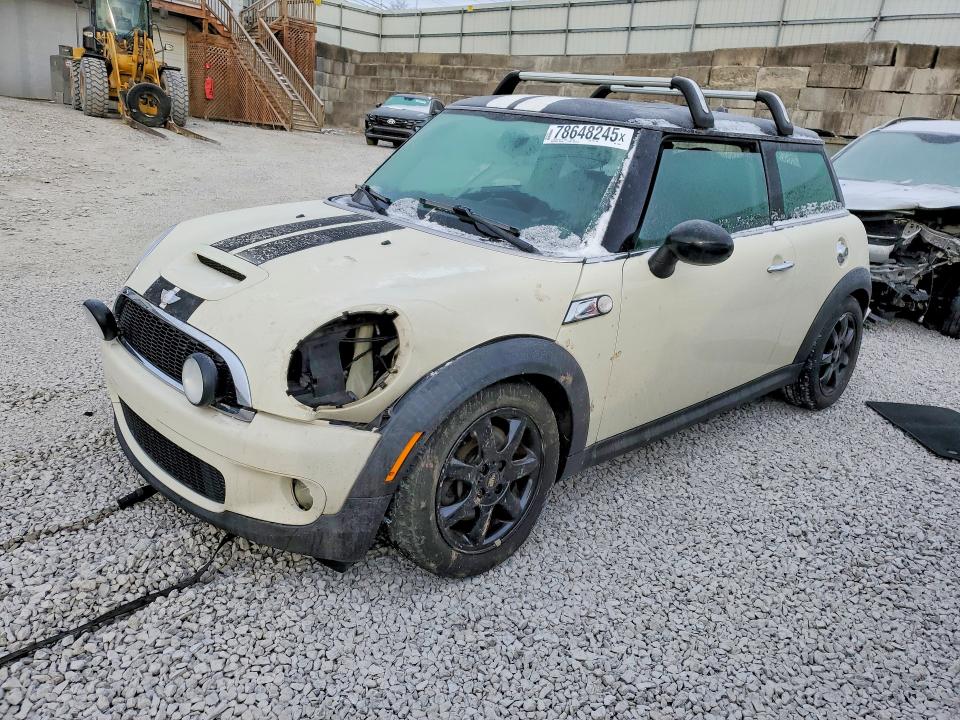 MINI COOPER 2010 with VIN WMWMF7C54ATZ71869 - Photo from auction