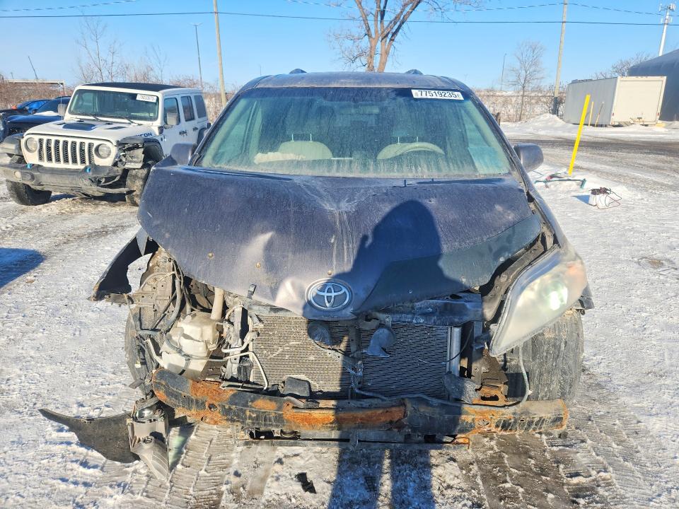 Photo 5 from auction – 2012 TOYOTA SIENNA with VIN 5TDZK3DC0CS183828
