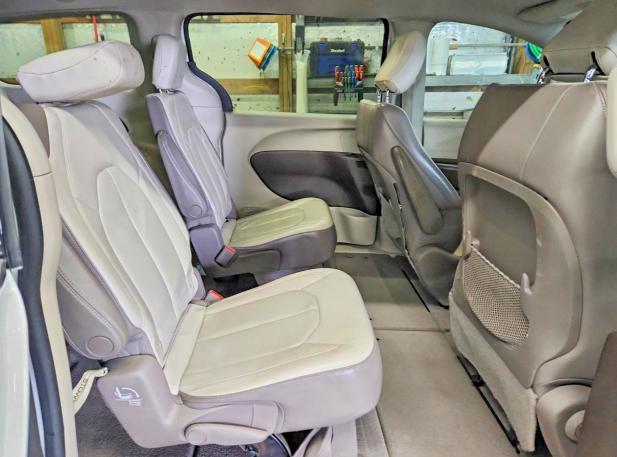 Photo 11 from auction – 2017 CHRYSLER PACIFICA with VIN 2C4RC1BG9HR507849
