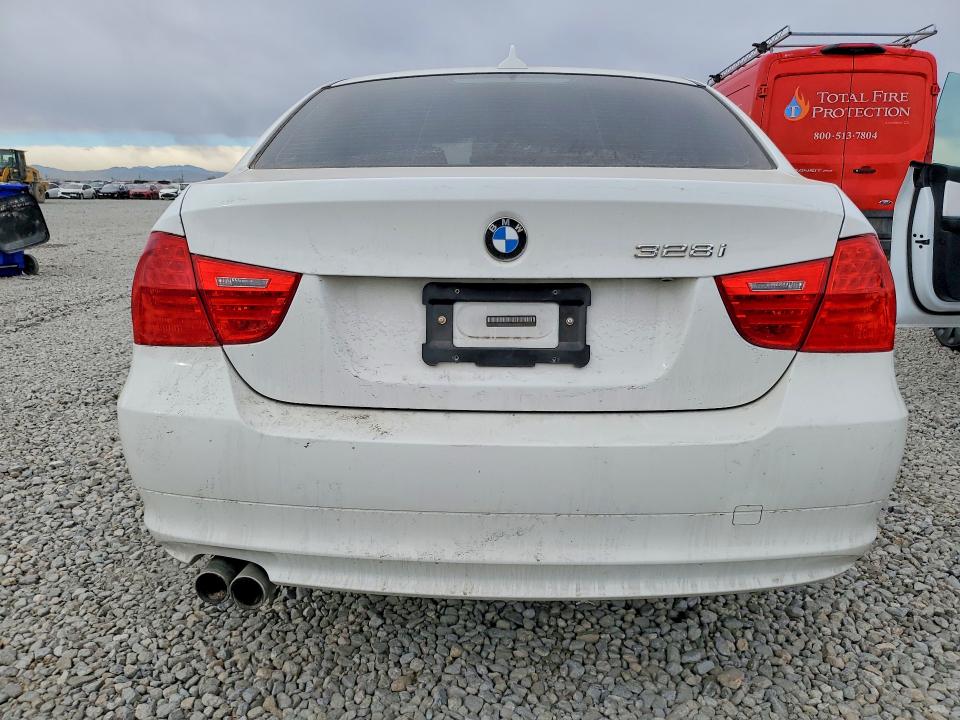 Photo 6 from auction – 2009 BMW 328 XI with VIN WBAPK73589A464294