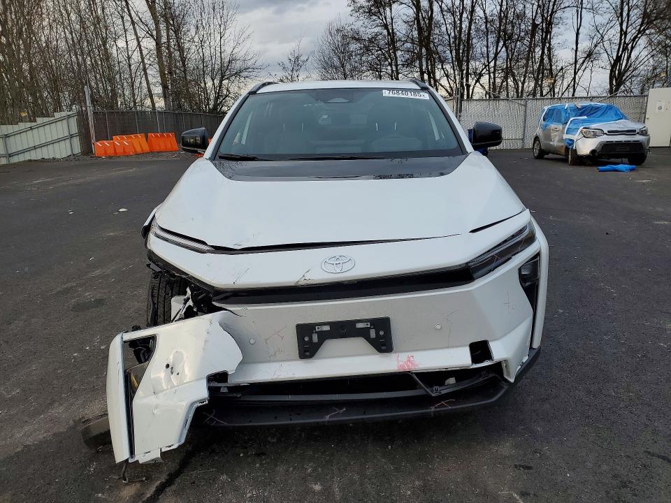 Photo 5 from auction – 2026 TOYOTA BZ with VIN JTMBCAEB9TA001369