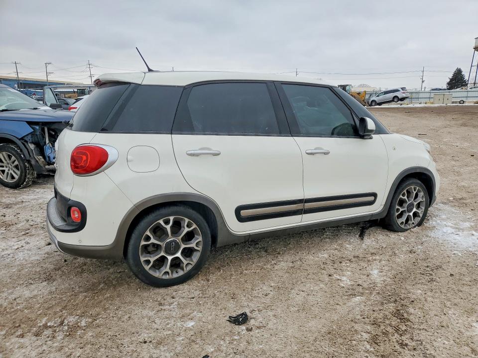 Photo 3 from auction – 2014 FIAT 500L with VIN ZFBCFADH5EZ019988
