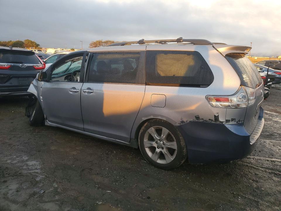 Photo 2 from auction – 2013 TOYOTA SIENNA with VIN 5TDXK3DC8DS314304