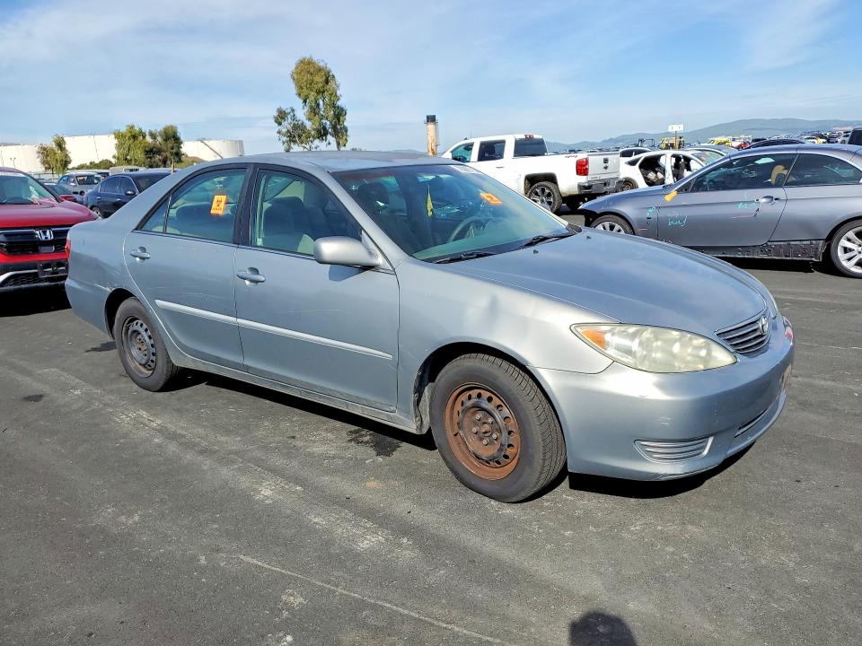 Photo 4 from auction – 2005 TOYOTA CAMRY with VIN 4T1BE32K45U548718