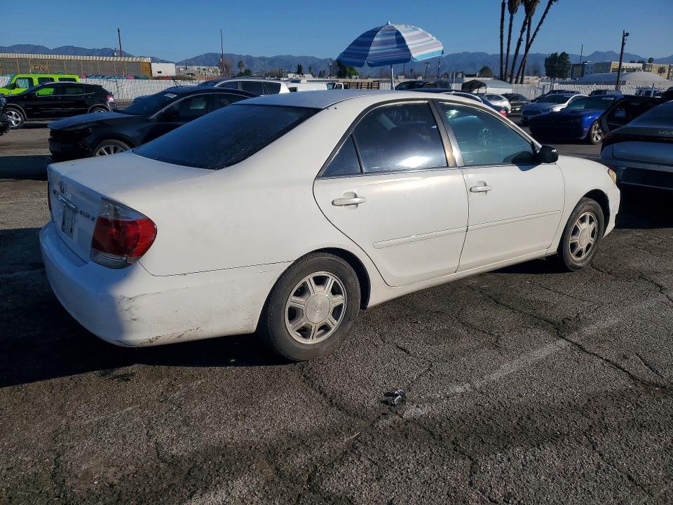 Photo 3 from auction – 2005 TOYOTA CAMRY with VIN JTDBE30K753026517
