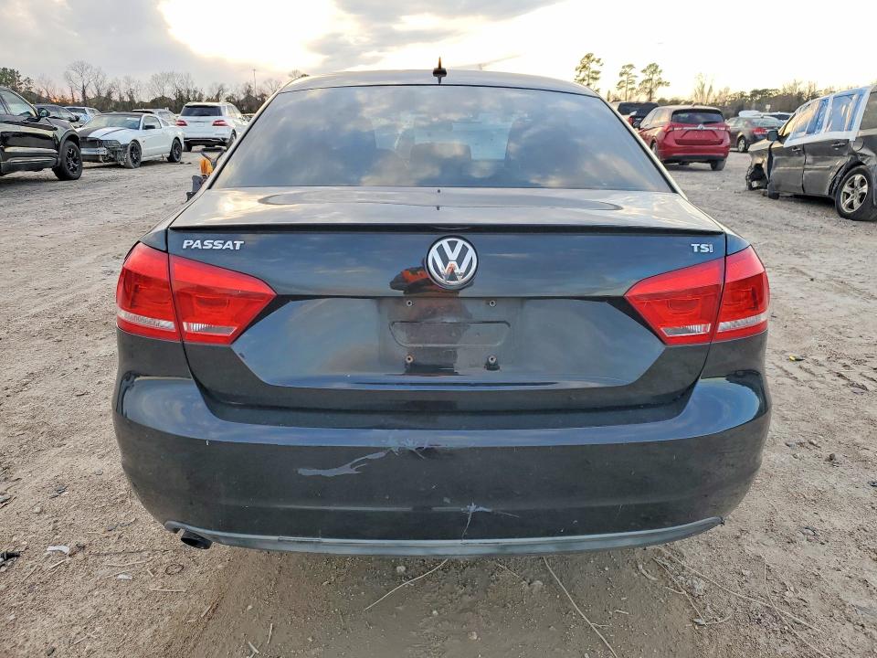 Photo 6 from auction – 2015 VOLKSWAGEN PASSAT S with VIN 1VWAS7A30FC008961