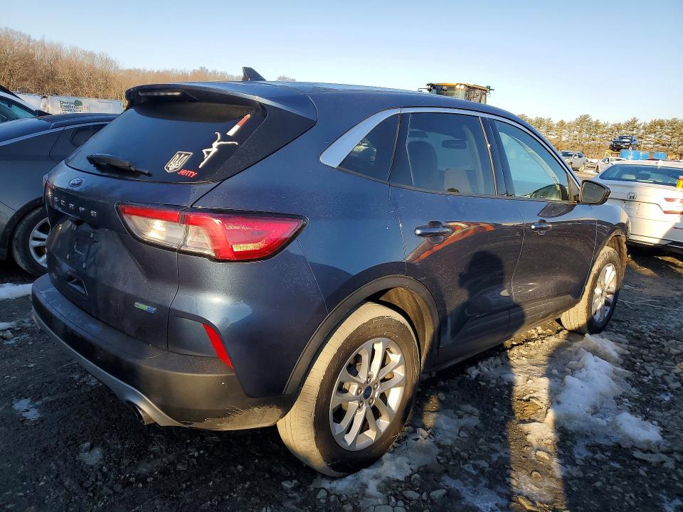 Photo 3 from auction – 2020 FORD ESCAPE with VIN 1FMCU9G62LUB54573
