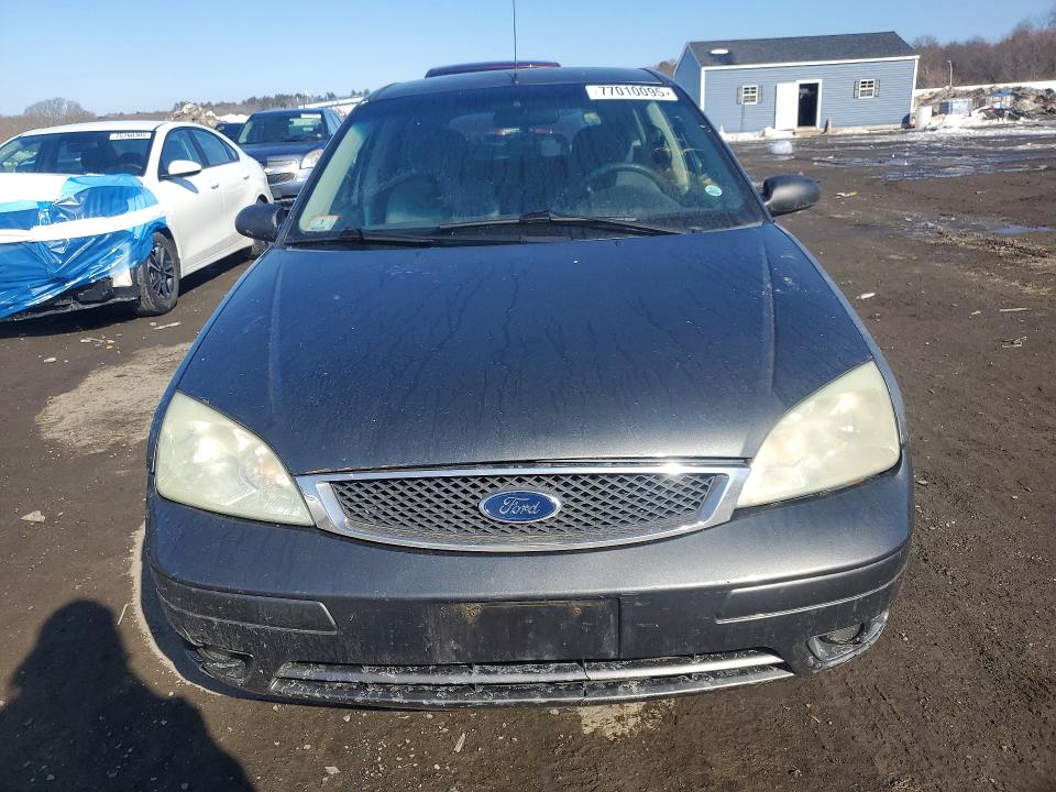 Photo 5 from auction – 2005 FORD FOCUS with VIN 3FAFP37N85R113667