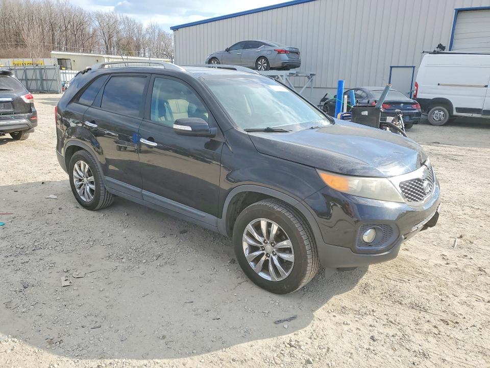 Photo 4 from auction – 2011 KIA SORENTO with VIN 5XYKU4A23BG040400