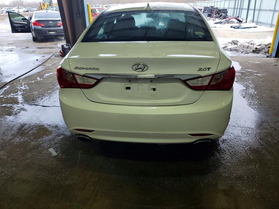 Photo 6 from auction – 2011 HYUNDAI SONATA with VIN 5NPEC4AB3BH316728