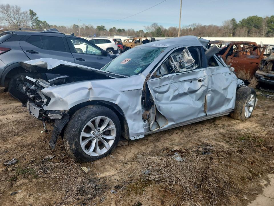 CHRYSLER 300 2020 with VIN 2C3CCAAG5LH250098 - Photo from auction