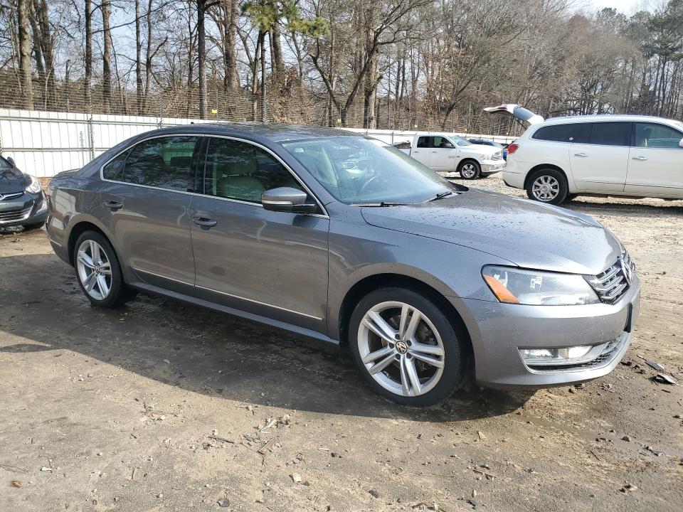 Photo 4 from auction – 2015 VOLKSWAGEN PASSAT SEL with VIN 1VWCV7A35FC005277