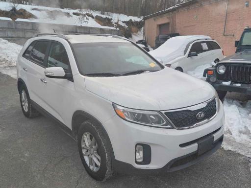 KIA SORENTO 2015 with VIN 5XYKT4A60FG605729 - Photo from auction