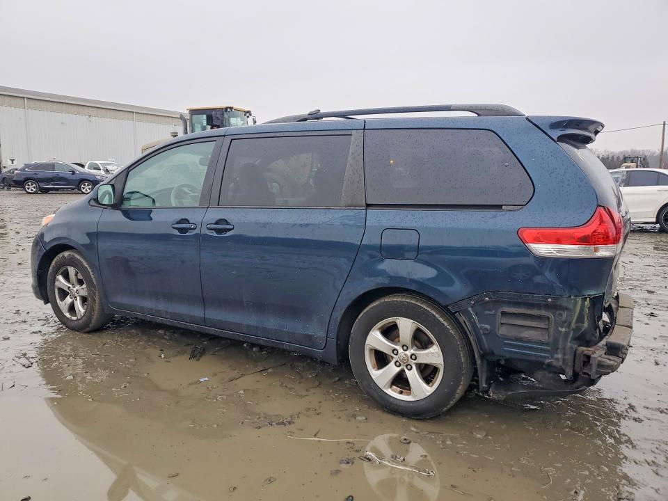 Photo 2 from auction – 2012 TOYOTA SIENNA LE with VIN 5TDKK3DC0CS257301