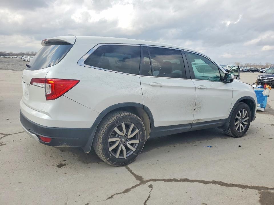 Фото 3 с аукциона – 2022 HONDA PILOT с VIN 5FNYF5H58NB012873