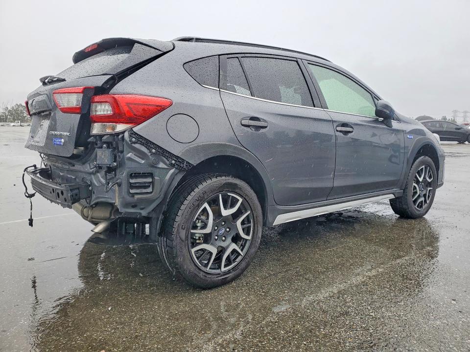 Photo 3 from auction – 2020 SUBARU CROSSTREK with VIN JF2GTDEC0LH282972