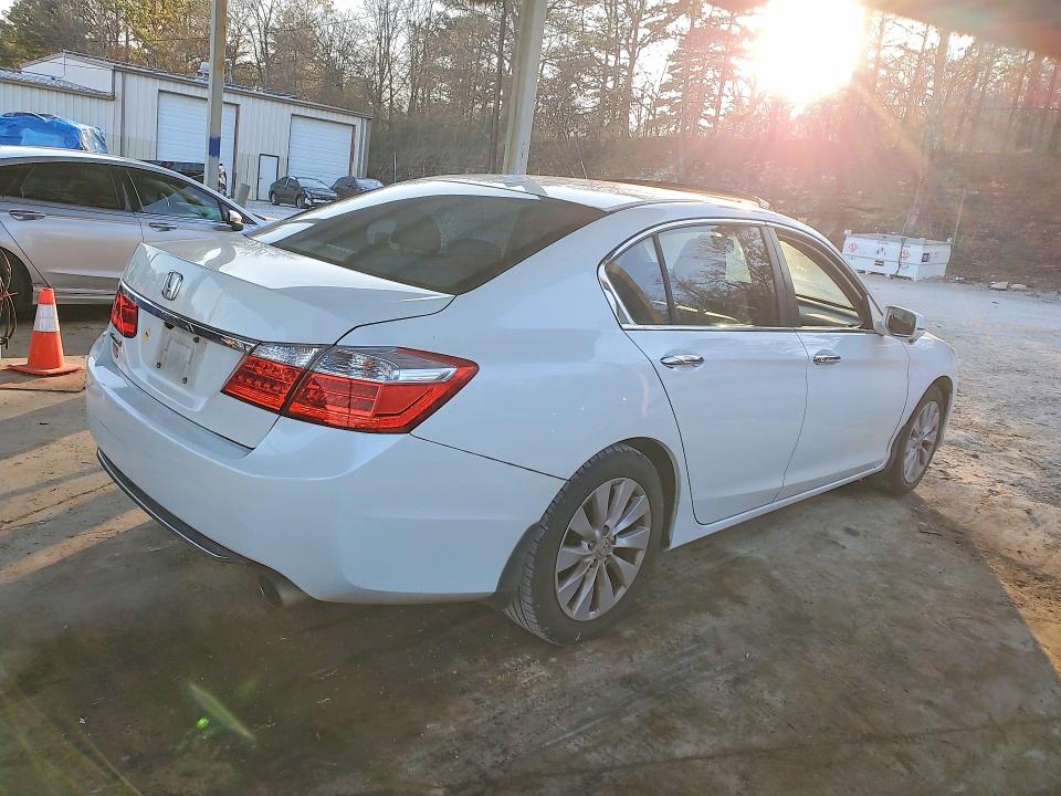 Photo 3 from auction – 2014 HONDA ACCORD EXL with VIN 1HGCR2F87EA139864