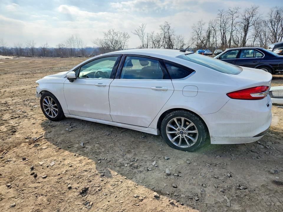 Фото 2 с аукциона – 2017 FORD FUSION SE с VIN 3FA6P0HD3HR194067