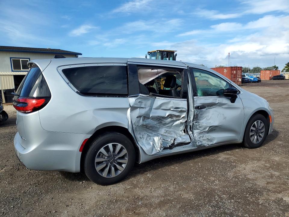 Photo 3 from auction – 2024 CHRYSLER PACIFICA with VIN 2C4RC1S71RR166741