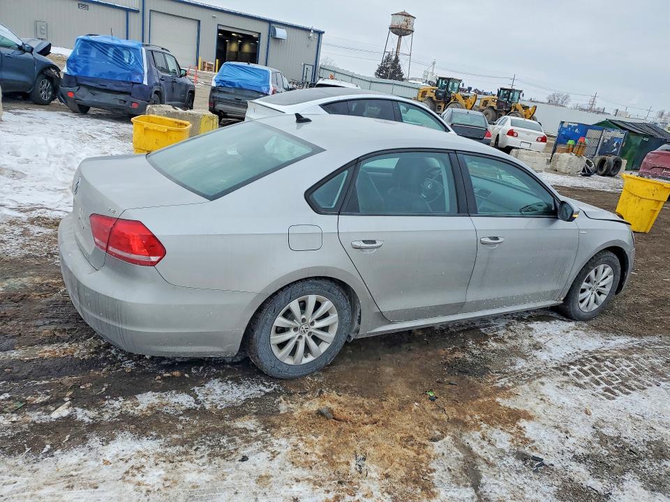 Photo 3 from auction – 2014 VOLKSWAGEN PASSAT with VIN 1VWAT7A36EC077763