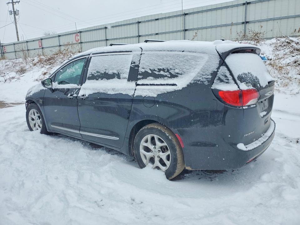 Photo 2 from auction – 2017 CHRYSLER PACIFICA with VIN 2C4RC1BG0HR777231