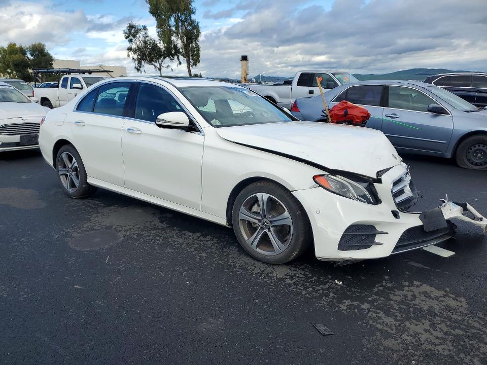 Photo 4 from auction – 2018 MERCEDES-BENZ E with VIN WDDZF4JB9JA414733