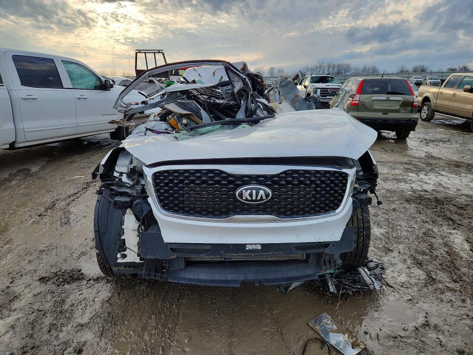 Photo 5 from auction – 2016 KIA SORENTO EX with VIN 5XYPHDA58GG098269