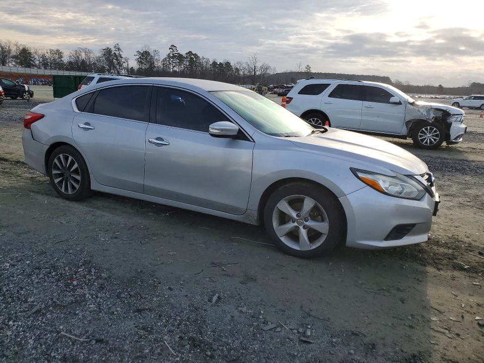 Photo 4 from auction – 2017 NISSAN ALTIMA with VIN 1N4AL3AP2HC169848