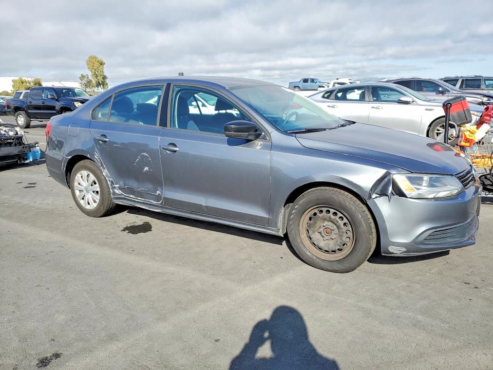 Photo 4 from auction – 2014 VOLKSWAGEN JETTA with VIN 3VW2K7AJXEM308636