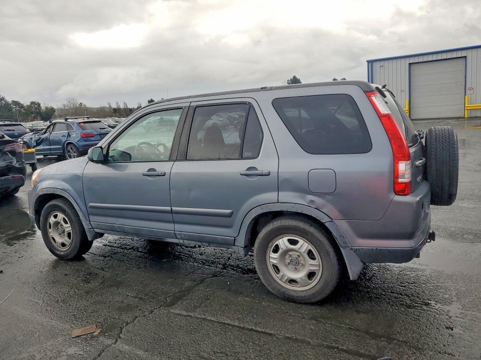 Photo 2 from auction – 2005 HONDA CR-V with VIN JHLRD78905C032835