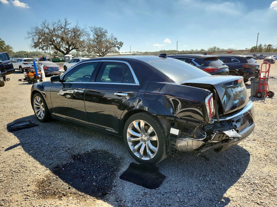 Photo 2 from auction – 2017 CHRYSLER 300C with VIN 2C3CCAEG2HH516582