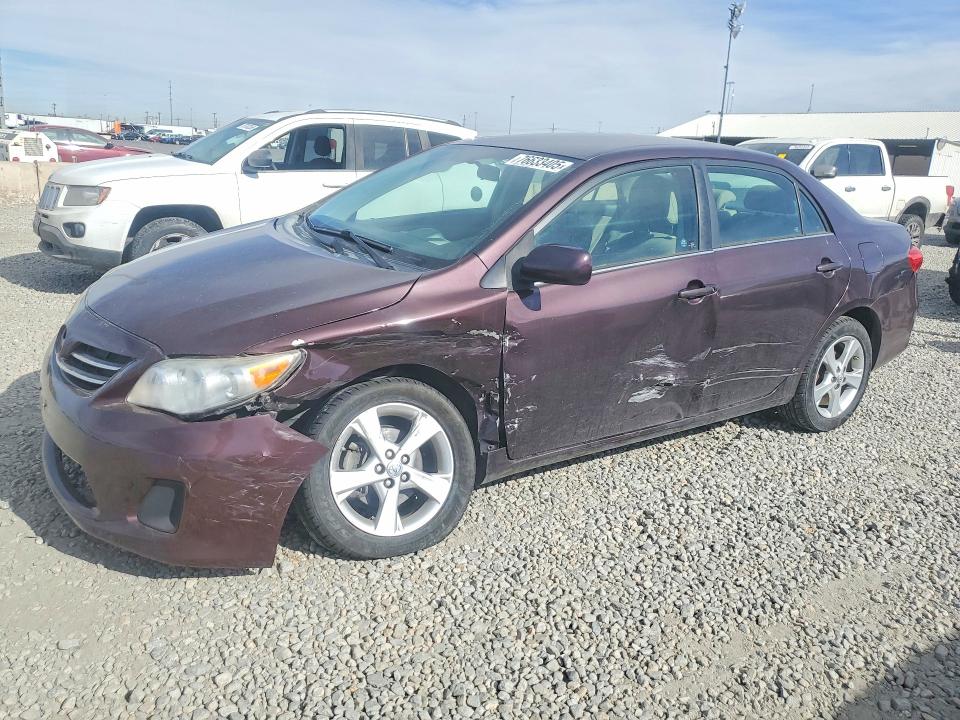 TOYOTA COROLLA LE 2013 z numerem VIN 2T1BU4EE0DC085586 - Zdjęcie z aukcji