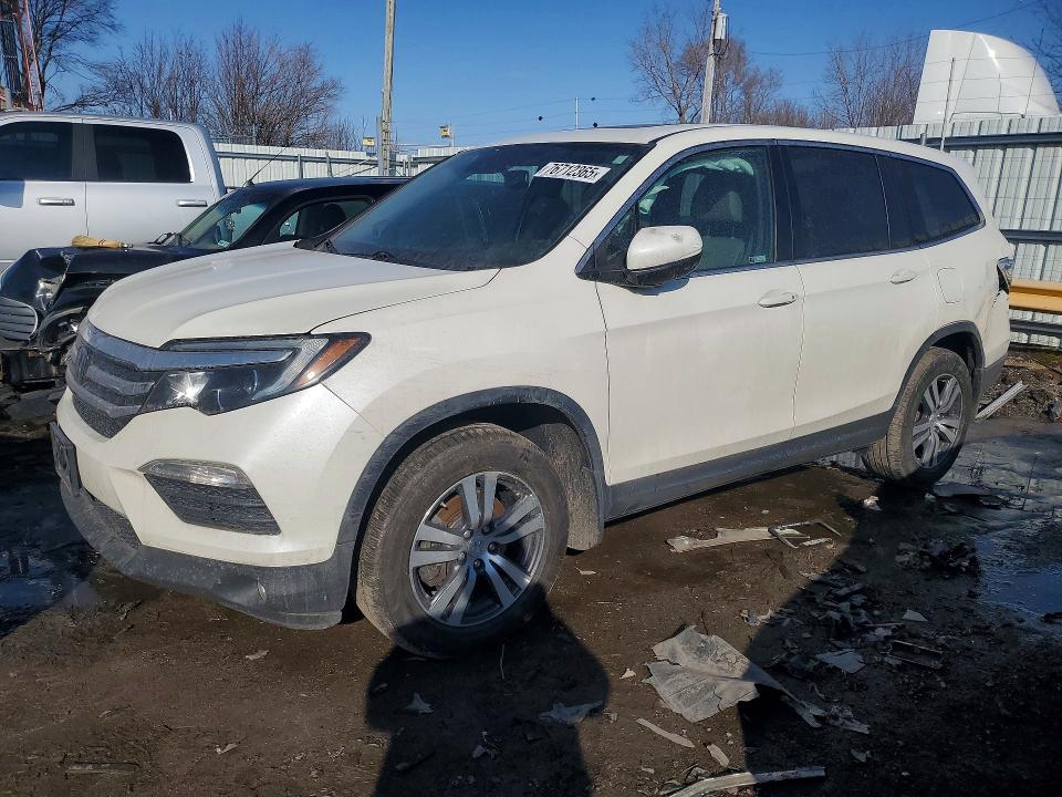 HONDA PILOT 2017 with VIN 5FNYF6H69HB104108 - Photo from auction