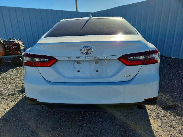Photo 6 from auction – 2022 TOYOTA CAMRY with VIN 4T1C11AK8NU677034