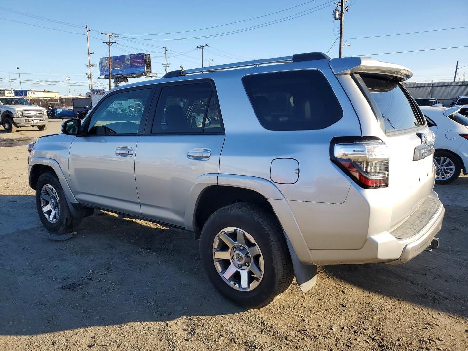 Фото 2 с аукциона – 2015 TOYOTA 4RUNNER с VIN JTEBU5JR6F5267934