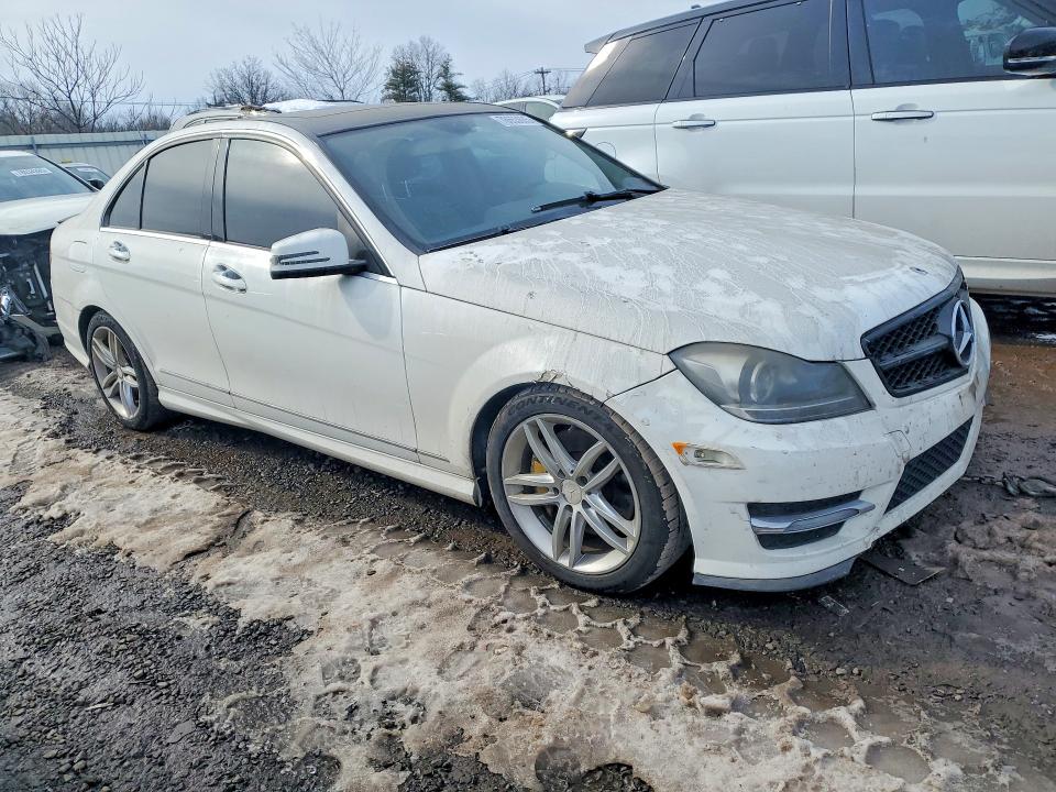 Photo 4 from auction – 2013 MERCEDES-BENZ C with VIN WDDGF8AB8DA764387