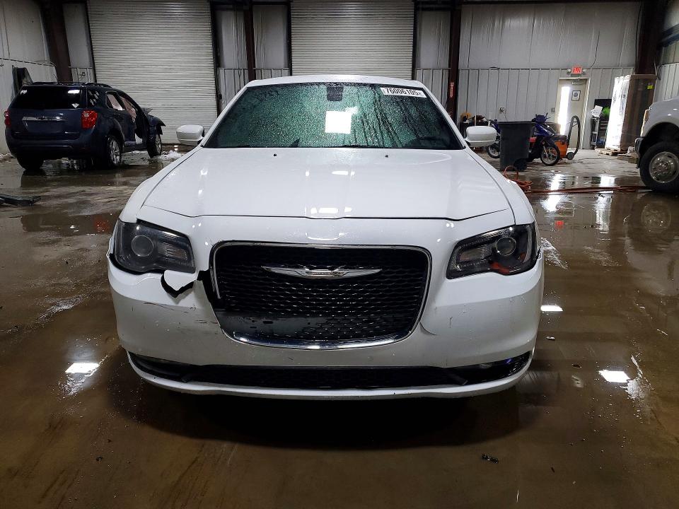 Photo 5 from auction – 2019 CHRYSLER 300 with VIN 2C3CCABGXKH565945