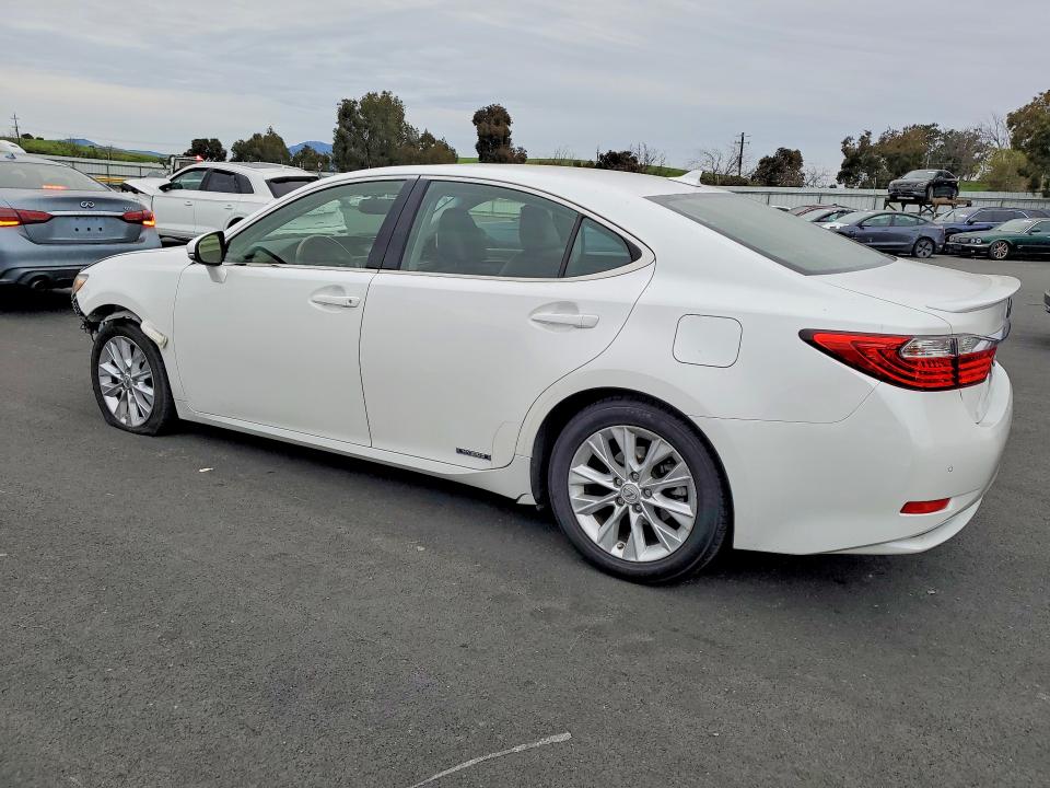 Photo 2 from auction – 2013 LEXUS ES 300H with VIN JTHBW1GG8D2006931