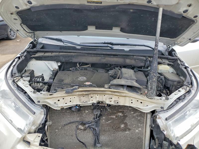 Photo 12 from auction – 2018 TOYOTA HIGHLANDER with VIN 5TDJZRFH4JS542034