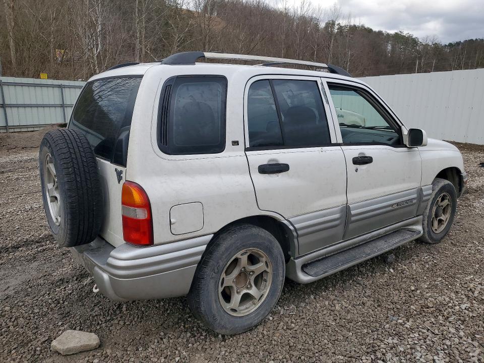 Photo 3 from auction – 2001 CHEVROLET TRACKER with VIN 2CNBJ634116947351