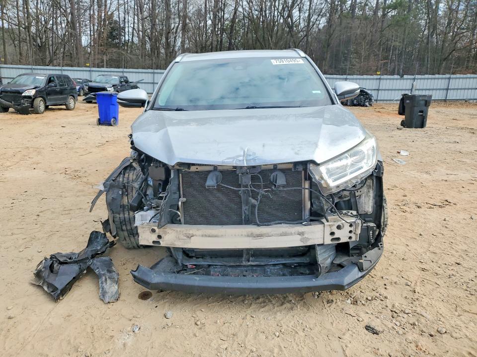 Photo 5 from auction – 2019 TOYOTA HIGHLANDER with VIN 5TDKZRFH9KS552810