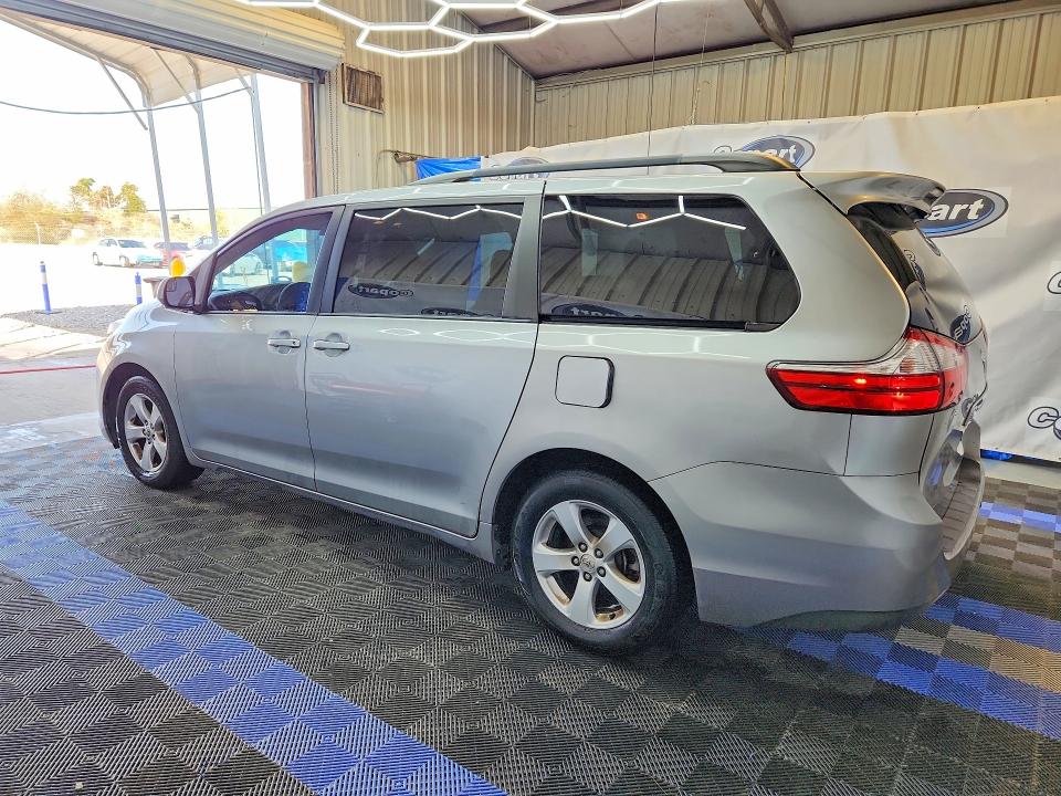 Photo 2 from auction – 2017 TOYOTA SIENNA with VIN 5TDKZ3DC8HS833784