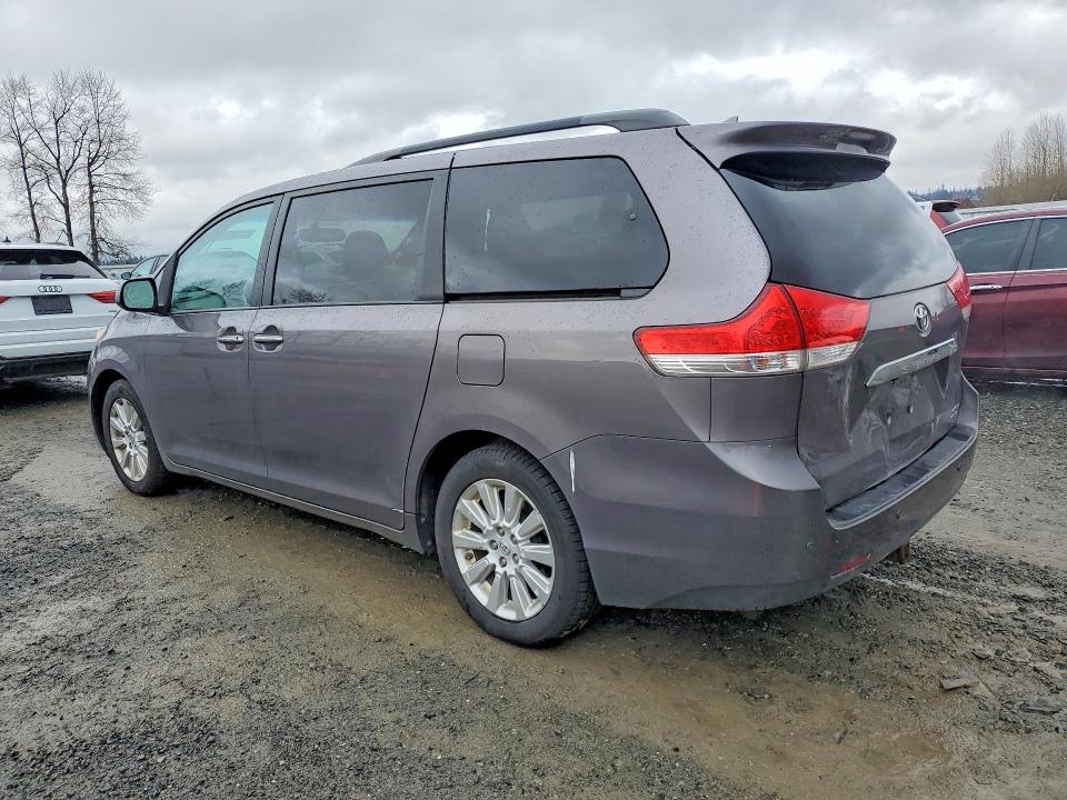 Photo 2 from auction – 2011 TOYOTA SIENNA with VIN 5TDDK3DC2BS001121