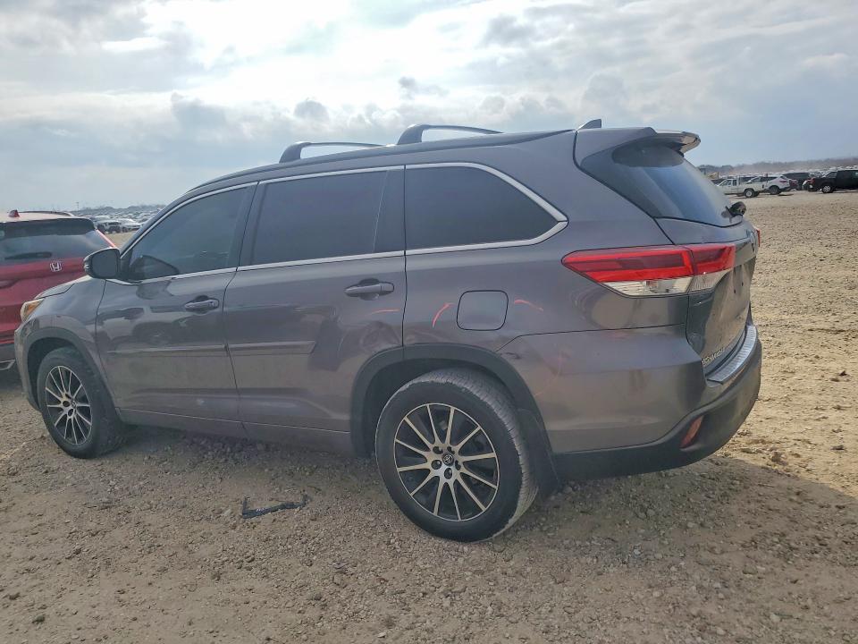 Photo 2 from auction – 2018 TOYOTA HIGHLANDER with VIN 5TDKZRFH0JS537501