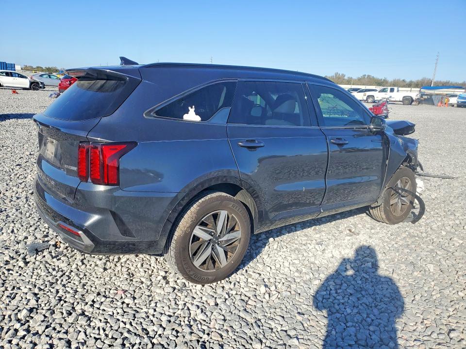 Photo 3 from auction – 2021 KIA SORENTO with VIN 5XYRH4LFXMG033627