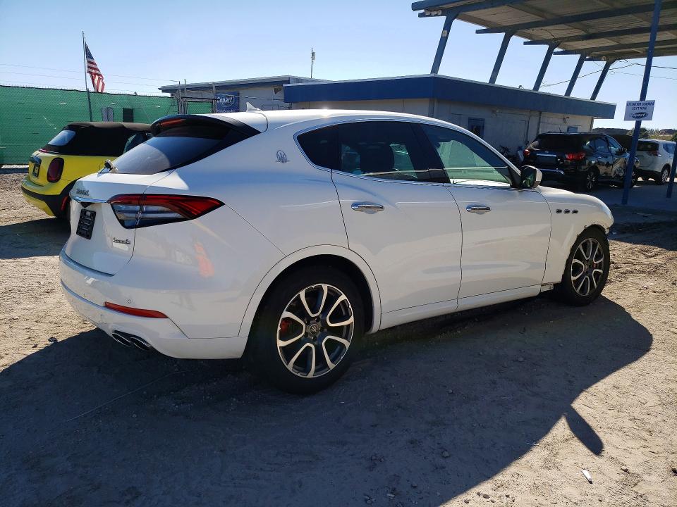 Photo 3 from auction – 2021 MASERATI LEVANTE with VIN ZN661YUAXMX378525