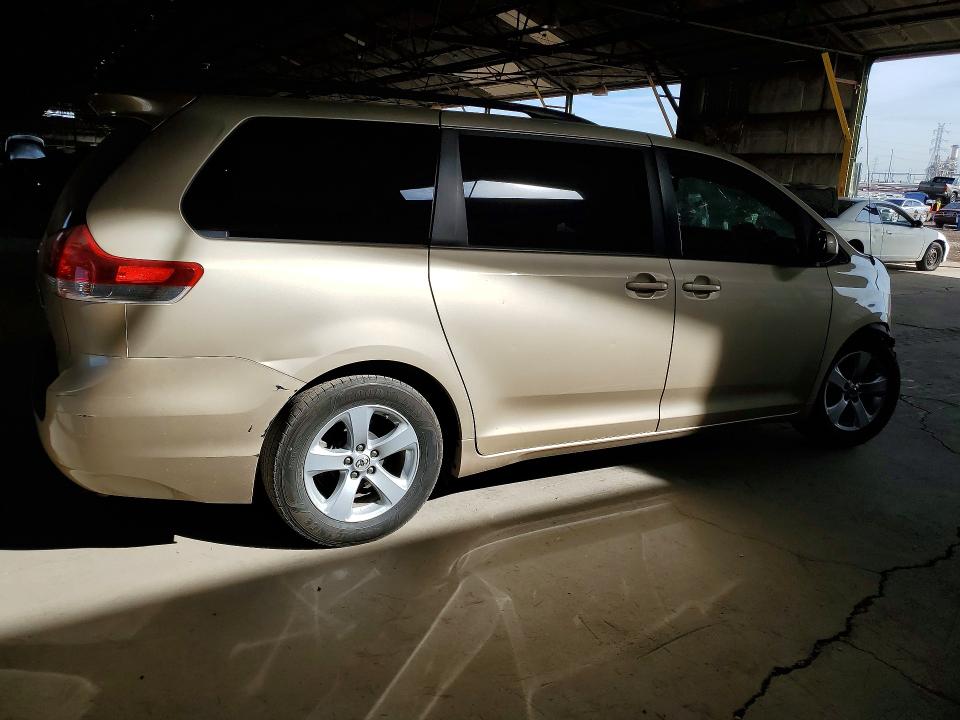 Photo 3 from auction – 2014 TOYOTA SIENNA with VIN 5TDKK3DC7ES426362