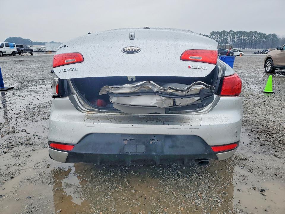 Photo 6 from auction – 2014 KIA FORTE KOUP with VIN KNAFX6A85E5237393